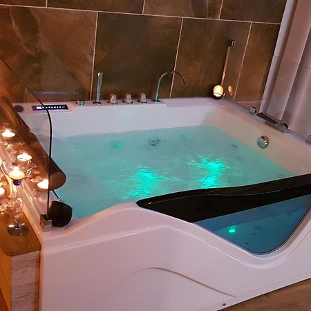 Love Room Jaccuzi Puisserguier Εξωτερικό φωτογραφία